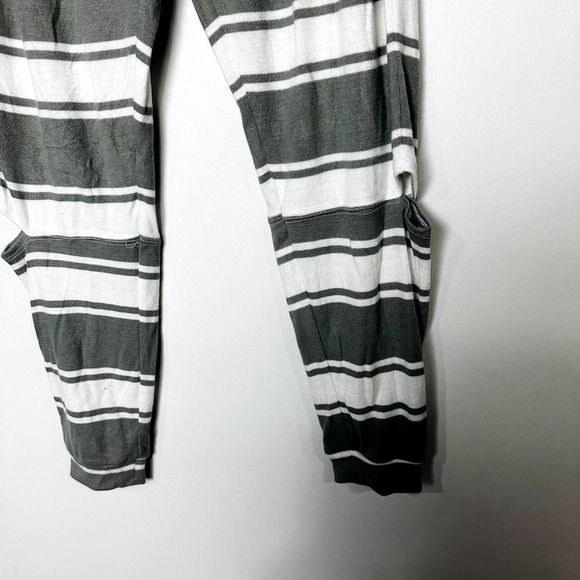 Chaser NWT Love Knit Side Slit Striped Drawstring Ankle Jogger Pants Gray Medium - Picture 3 of 6